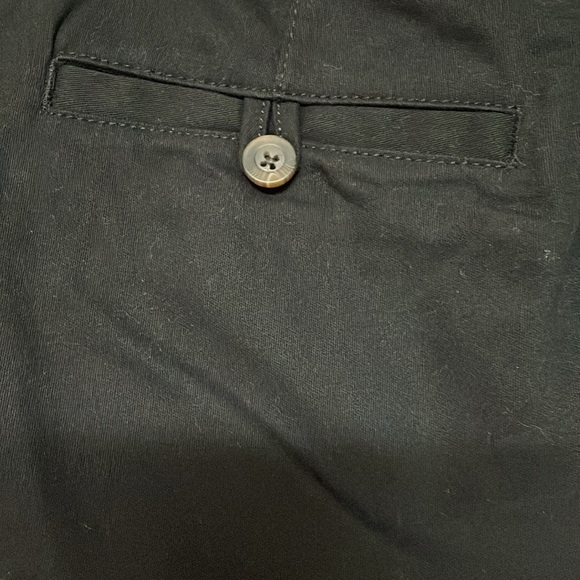 a.n.a Size 8 Black Bermuda Mid-rise 9” Inseam Soft Khaki Shorts with Pockets - Picture 7 of 11